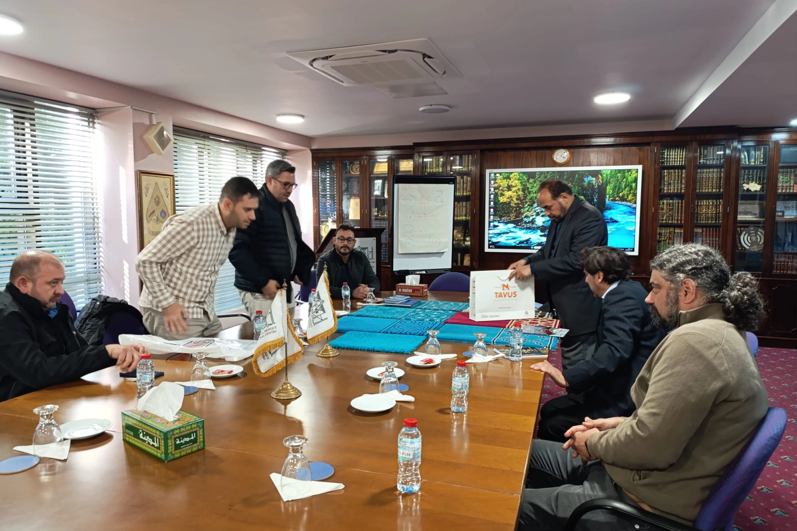 Birleşik Krallık’ın Tarihi Binaları, Camileri Türk Halılarıyla Döşenecek