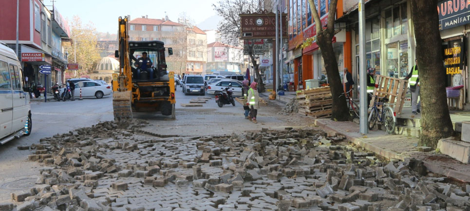 Bucak’ta Atatürk caddesi yenileniyor