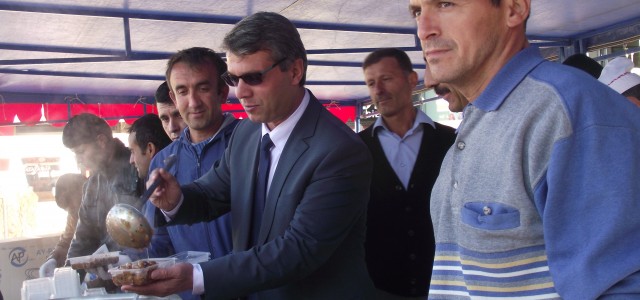 Bucak Belediyesi Aşure Dağıttı