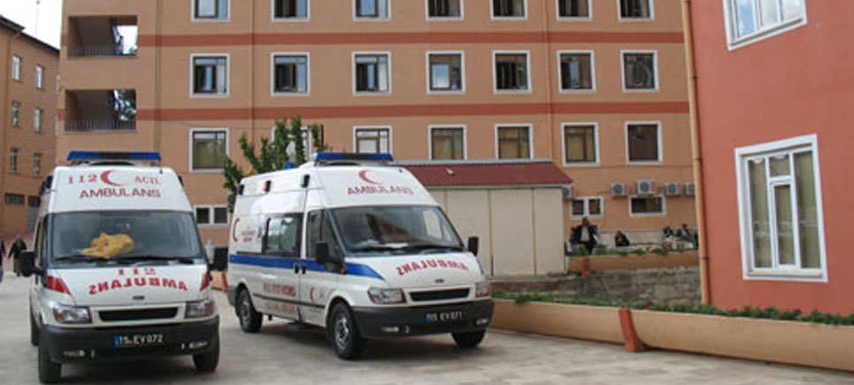 Üzerilerine Balkon Çöktü