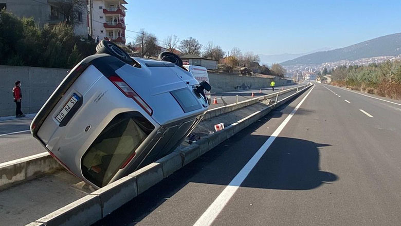 Bucak’ta otomobil takla attı