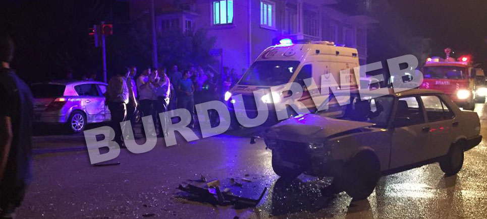 İki otomobil çarpıştı