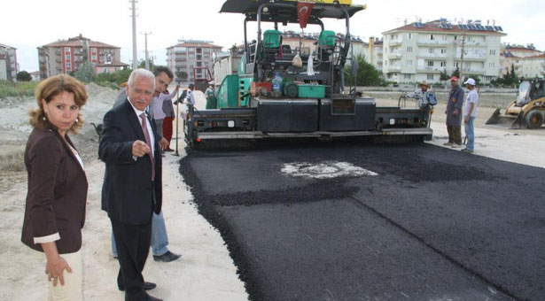 Emek Mahellesi’nde Asfaltlama Çalışmaları