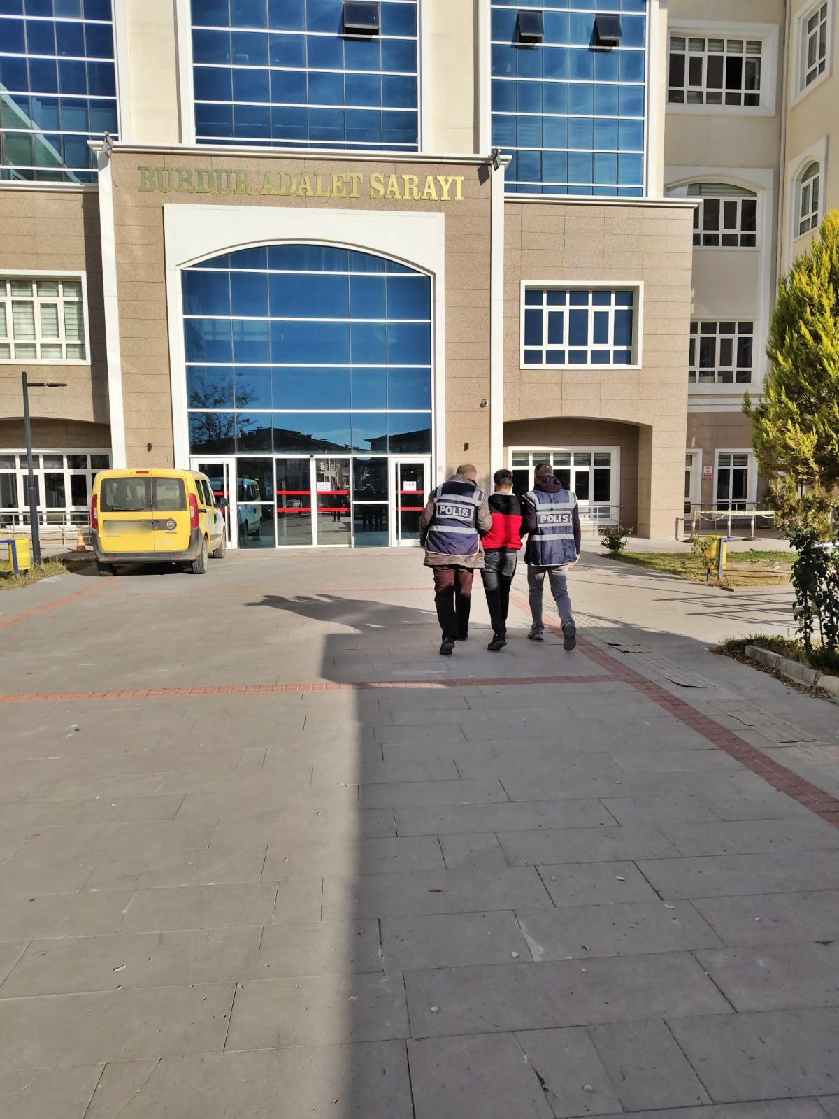 ARAÇ HIRSIZI KAÇAMADI: EMNİYETİN TİTİZ ÇALIŞMASI SONUÇ VERDİ