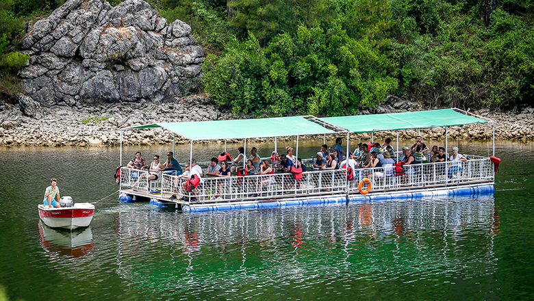 Karacaören Gölü turistlerin gözde mekanı oldu