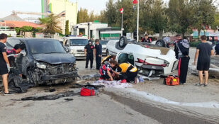 Burdur’da Otomobil ile Minibüs Çarpıştı