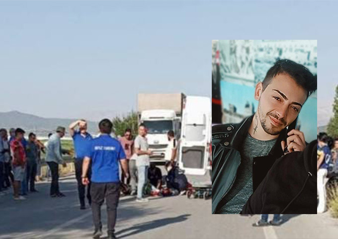 Burdur Gölhisar’da Lüks Otomobile Çarpan Motosikletli Genç Ağır Yaralandı