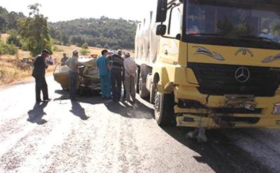 Yeşilova’da trafik kazası: 1 Ölü, 1 Yaralı