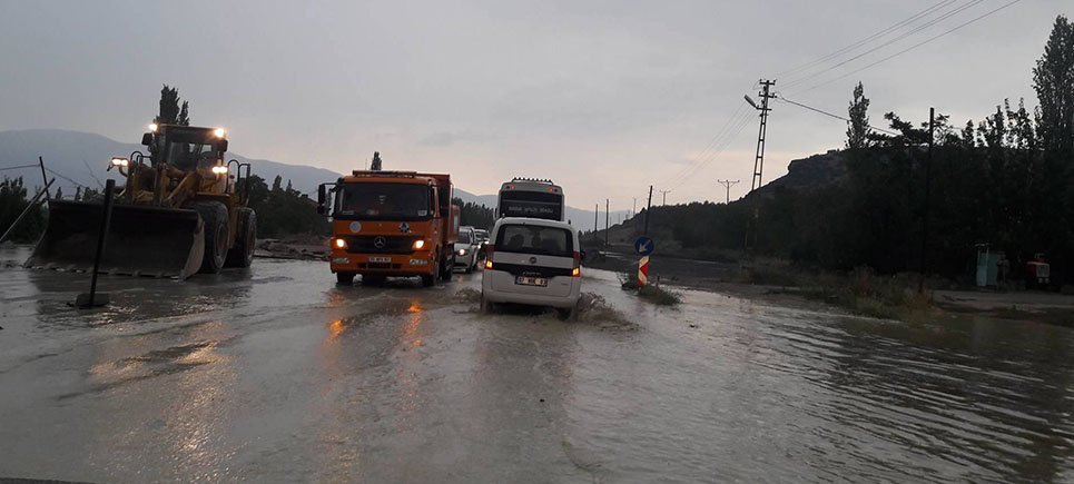 Burdur-Yeşilova yolunda yollar felç oluyor