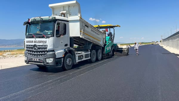 Burdur’da 35 Metrelik Yolun Asfalt Çalışmaları Tamamlanıyor