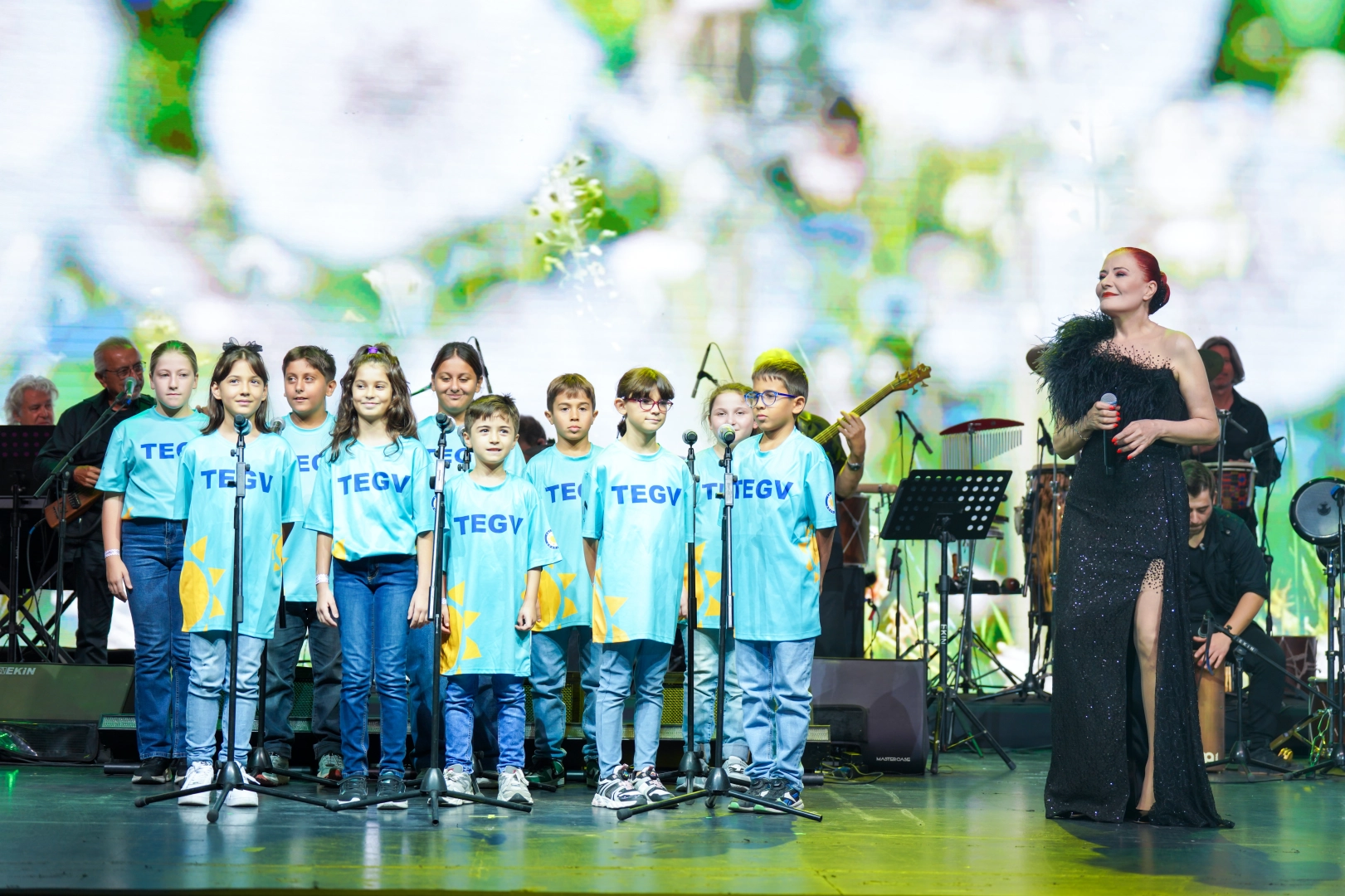 Candan Erçetin ve TEGV’li Çocuklar Aynı Sahnedeydi