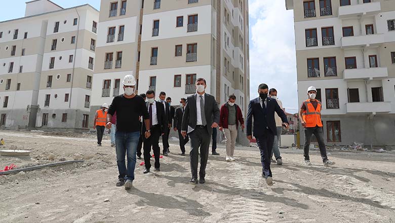 CHP heyeti TOKİ inşaatını inceledi