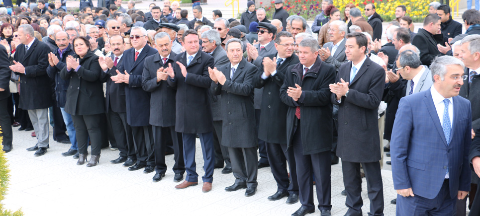 CHP’den Çelenk Töreninde Protesto