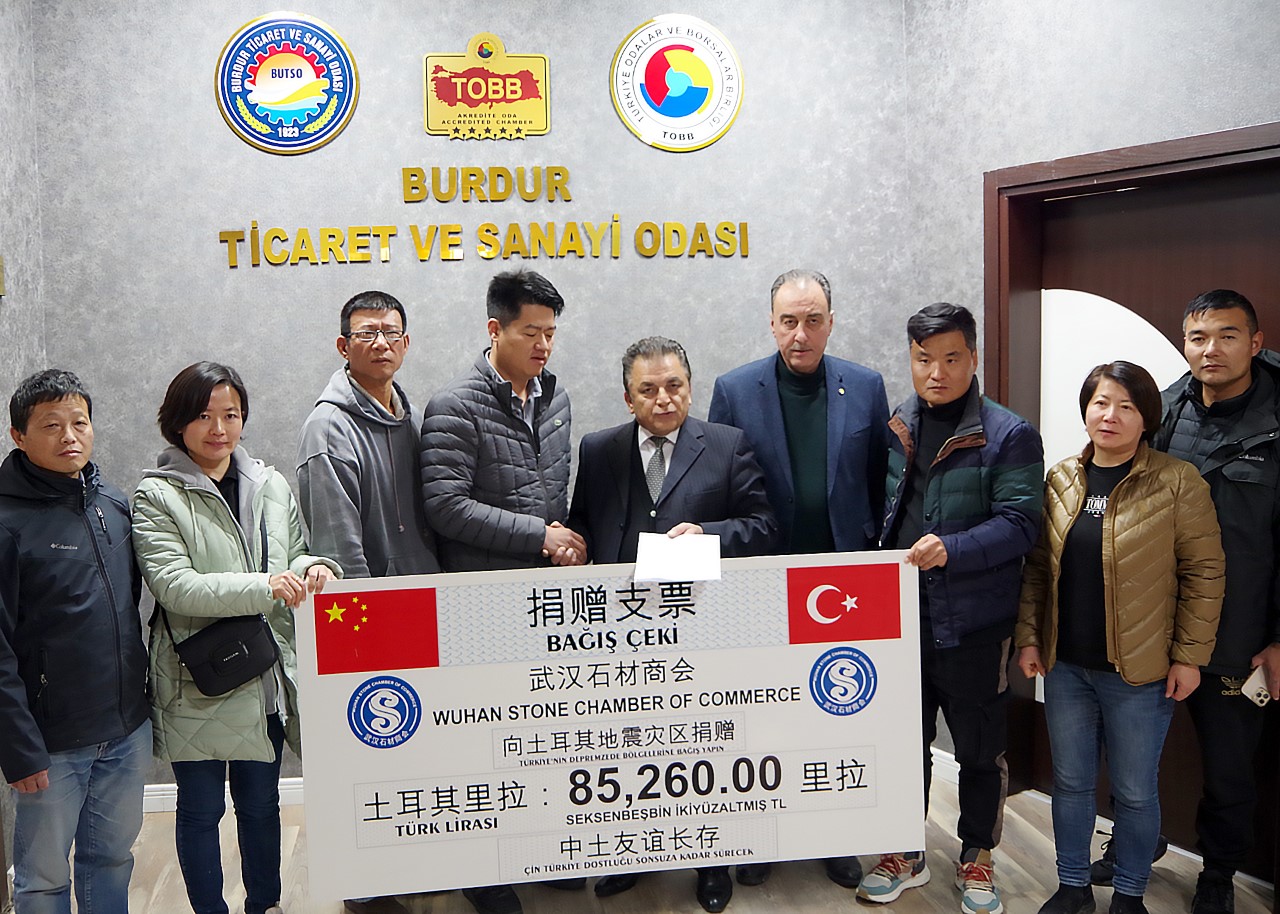 Burdur’daki Çinlilerden deprem yardımı