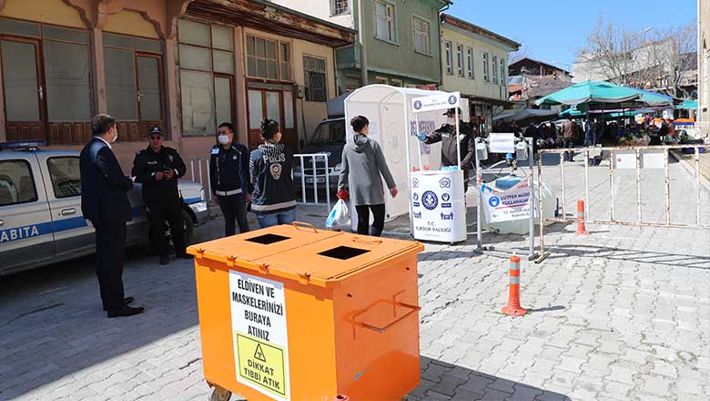 Cuma Pazarı girişine Dezenfeksiyon Tüneli kuruldu