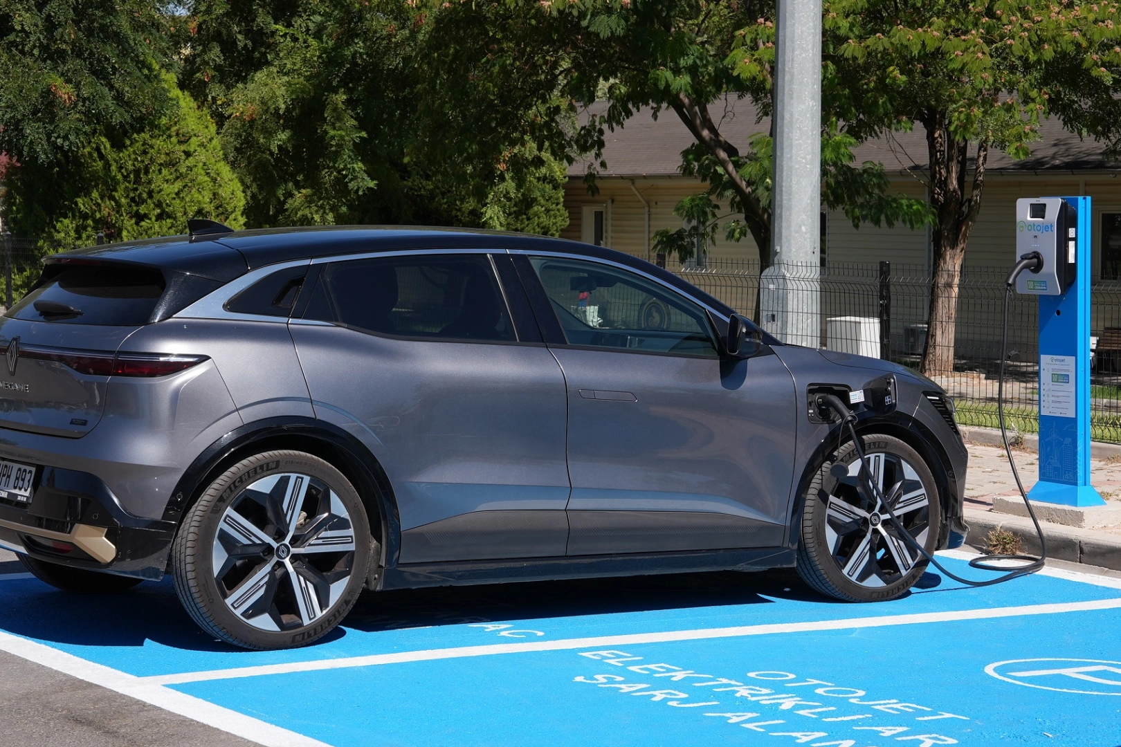 Denizli Büyükşehir’den Elektrikli Araç Sahiplerine Büyük Kolaylık