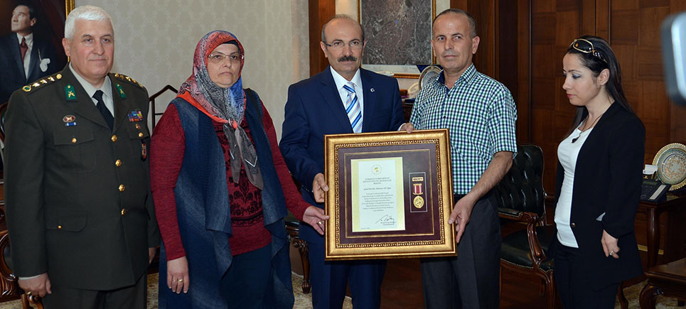 Şehit ailesine Devlet Övünç Madalyası verildi