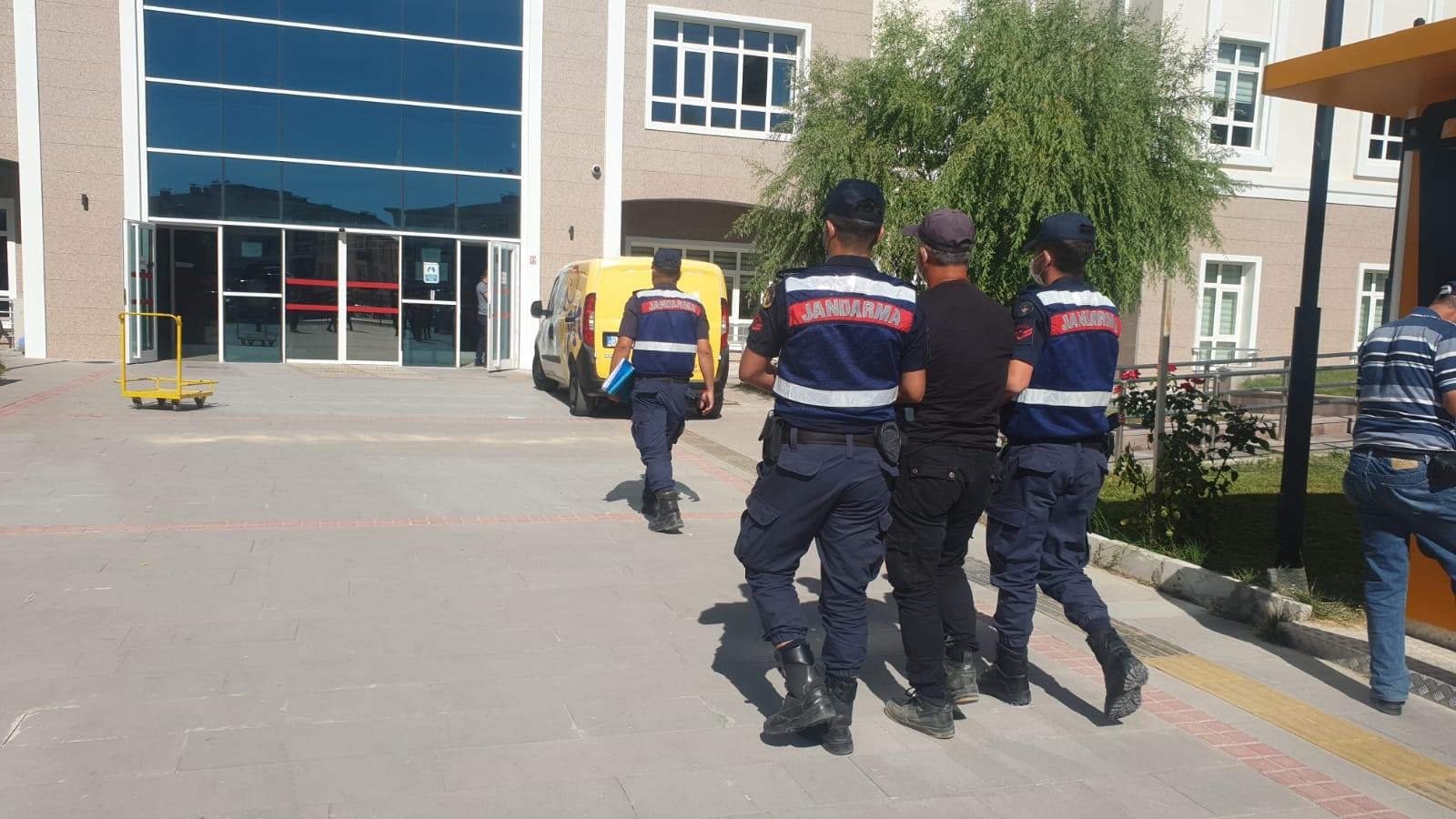 Kendisini Albay olarak tanıttı