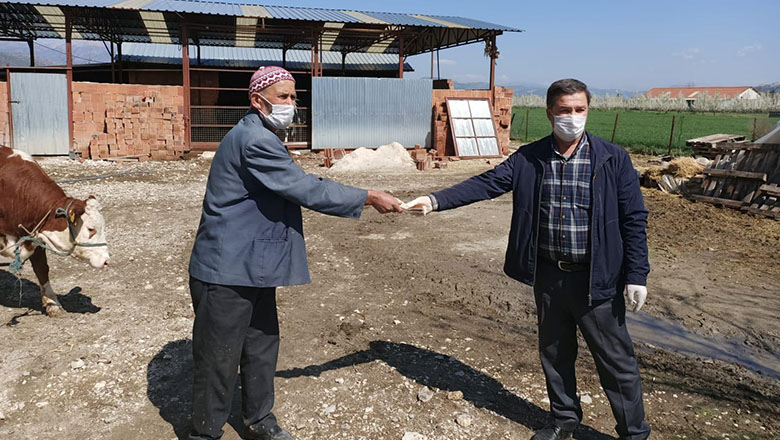 Düvesini satıp parasını bağışladı