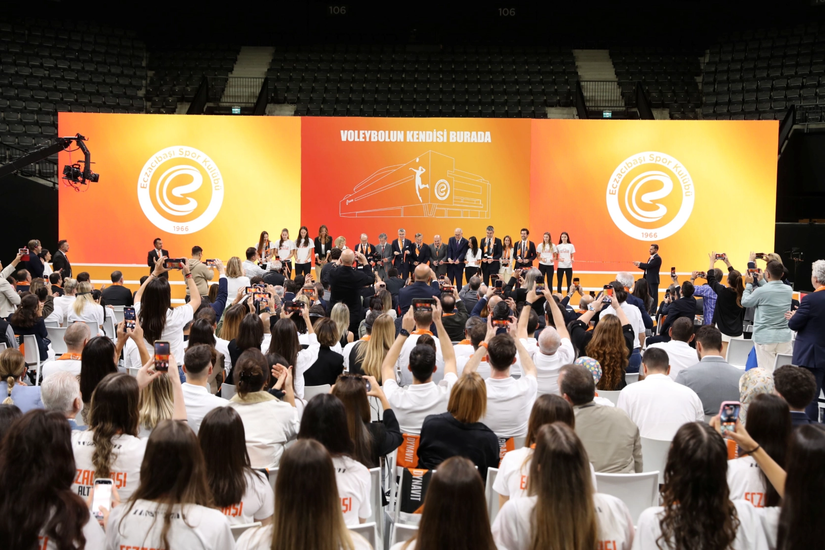 Eczacıbaşı Spor Kulübü’nün yeni salonu Kartal’da açıldı