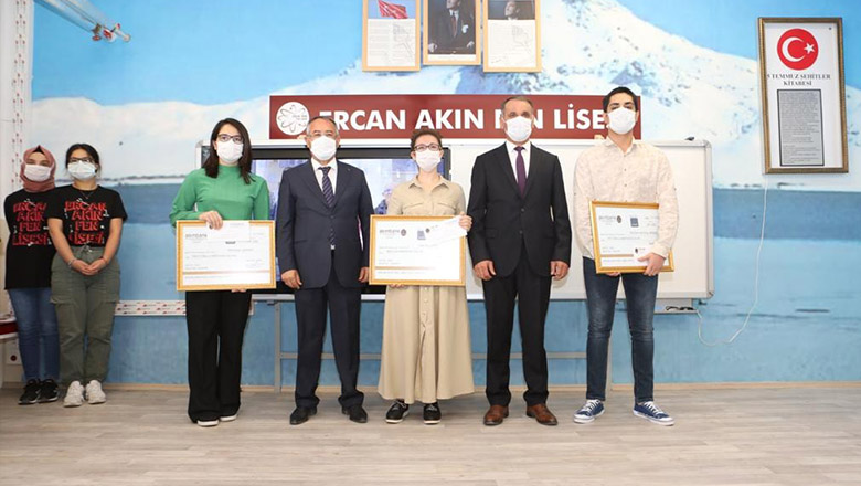 Ercan Akın Fen Lisesinde Dereceye Giren Öğrenciler Ödüllendirildi