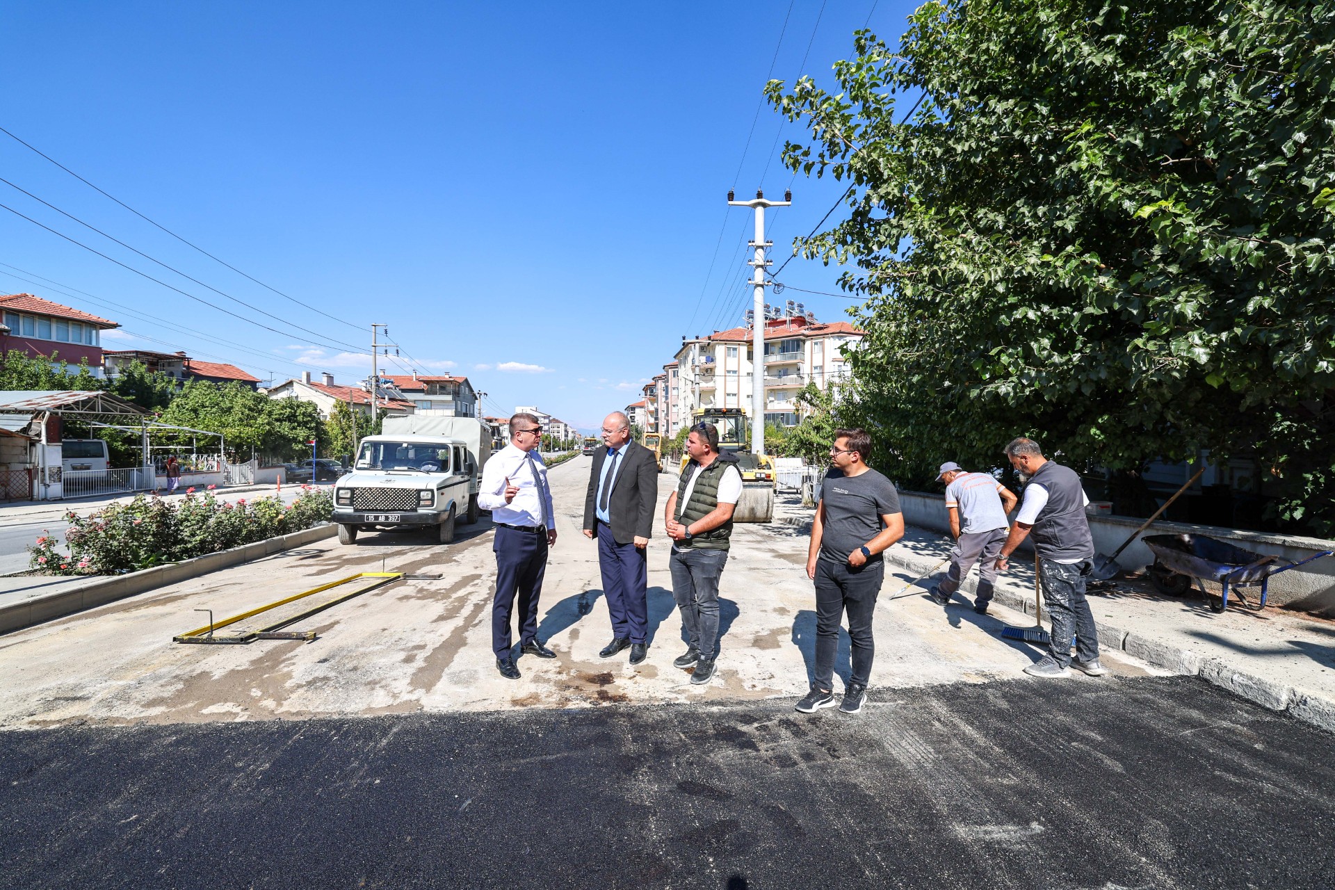 Başkan Ercengiz, Boyacıoğlu Caddesi’ndeki yol yenileme çalışmalarını inceledi