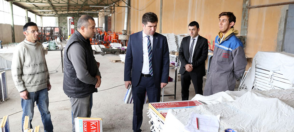 Burdur’da sokak levhaları yeniliyor