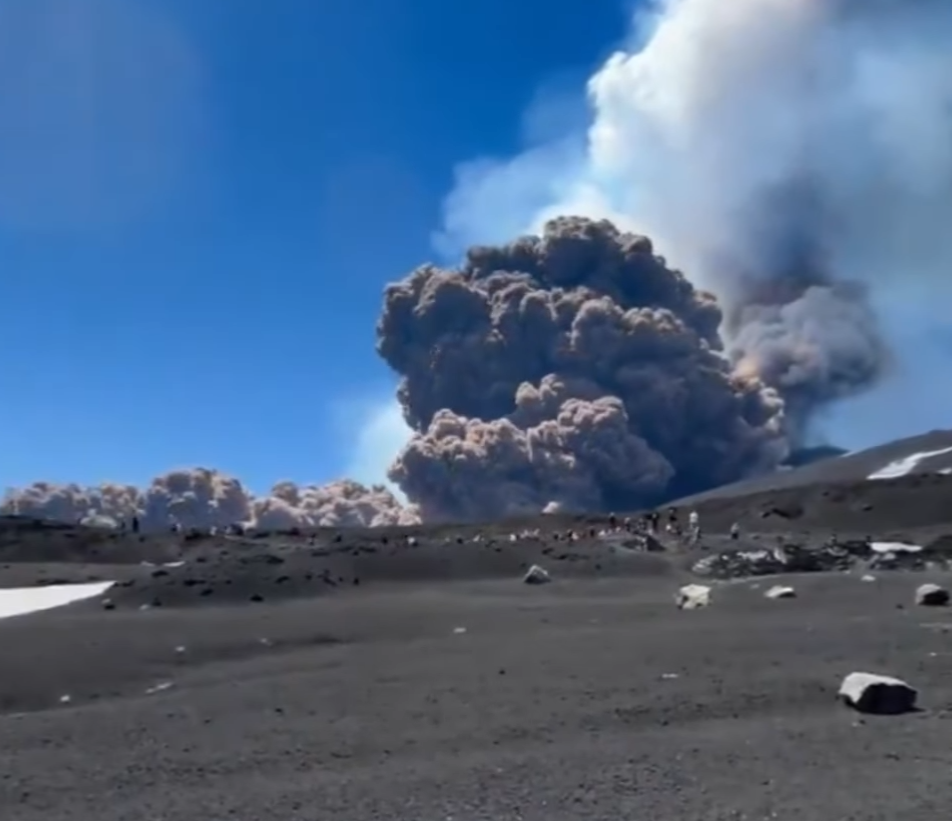 Etna Yanardağı patladı! Etna Yanardağı Hangi Ülkede?