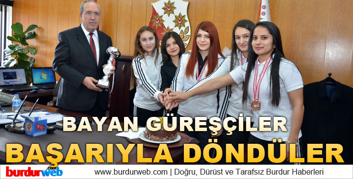 Bayan Güreşçiler Başarıyla Döndüler