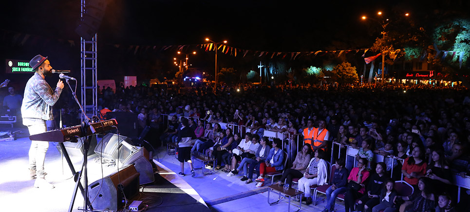 Göl festivali Gökhan Türkmen konseri ile final yaptı