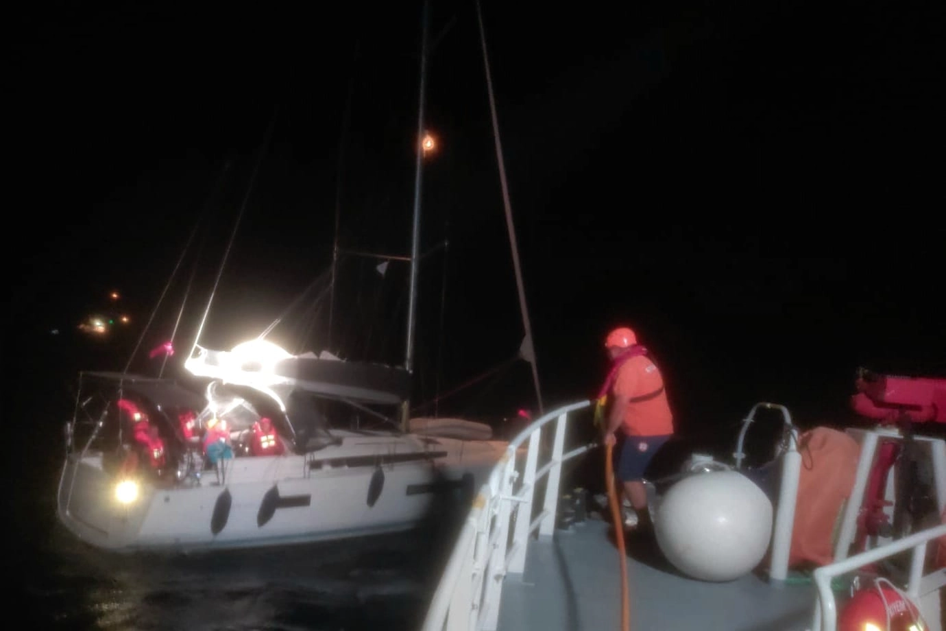 Fethiye’de 8 Kişiyi Taşıyan Tekne Makine Arızasıyla Sürüklendi!