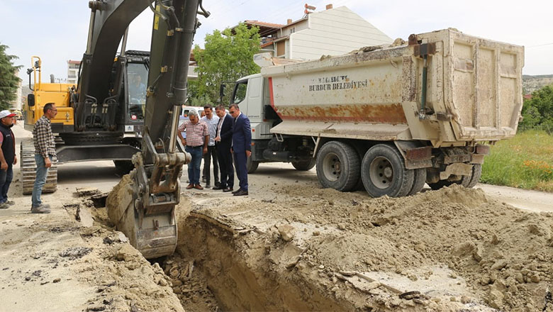 Burdur Belediyesi altyapı çalışmaları sürüyor