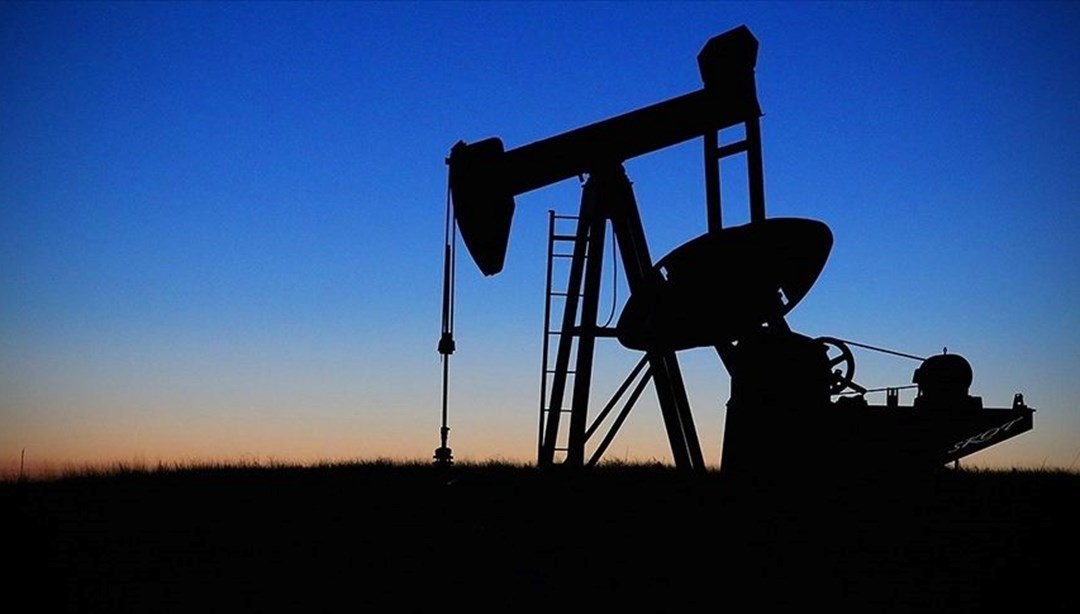 Fitch, petrol fiyatı tahminini yükseltti