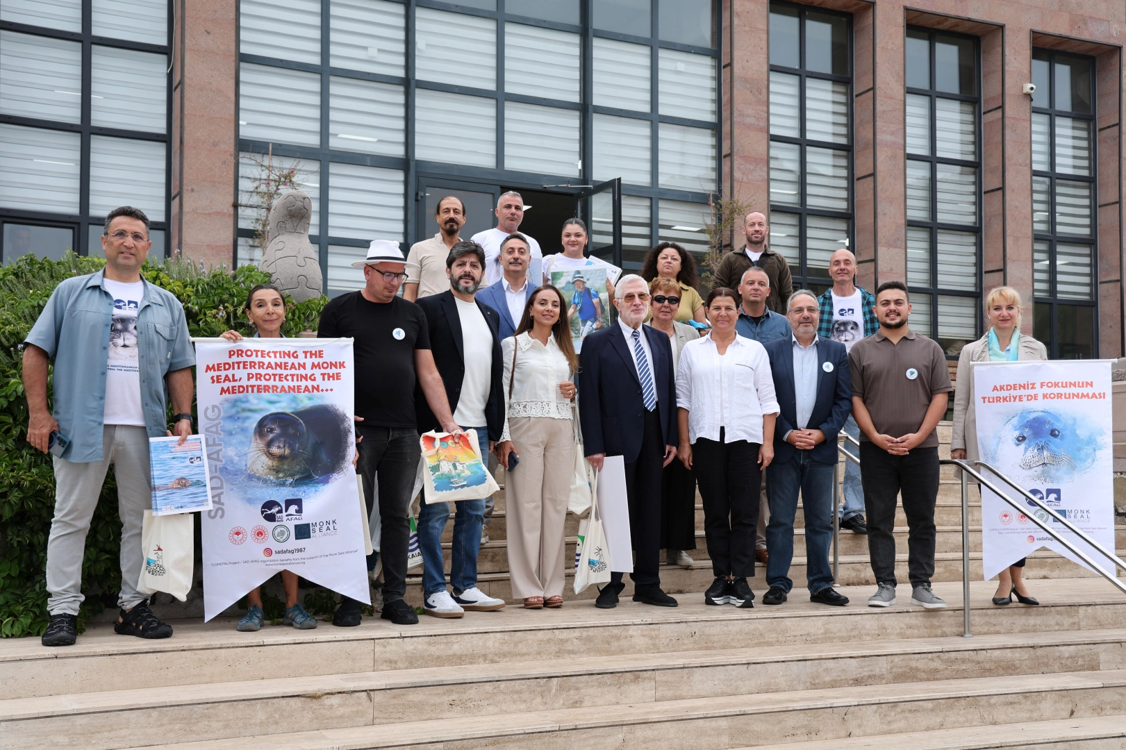 Foça'da Akdeniz Foklarını Korumak için Uluslararası Toplantı
