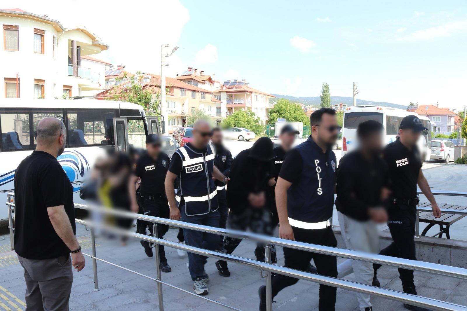 Burdur’da Eş Zamanlı Fuhuş Operasyonu: 8 Tutuklama