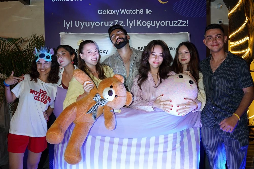 “Galaxy Watch8 ile KoşuyoruzZz” Etkinliği İçin Yüzlerce Genç Pijamalarıyla Koştu