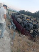 Burdur Gölhisar’da Feci Kaza: Şarampole Devrilen Kamyonetin Sürücüsü Hayatını Kaybetti
