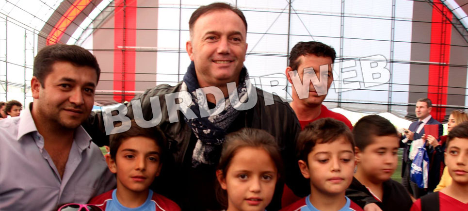 Efsane Futbolcu Hami Mandıralı’ya yoğun ilgi