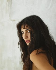 Tuba Büyüküstün “Sultana” filminde direk dansçısını oynayacak