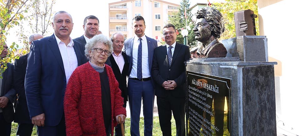 Şair Hasan Hüseyin Korkmazgil’in Büstü Açıldı