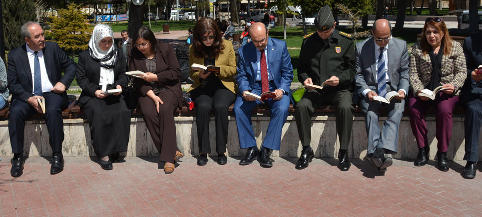 Meydanda Kitap Okuma Etkinliği