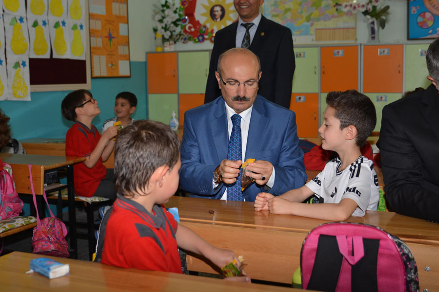 Miniklerin Kuru Üzüm Coşkusu