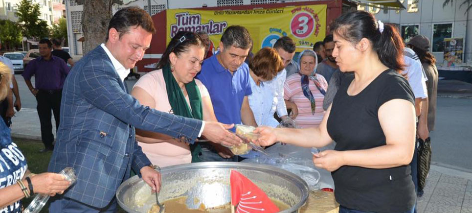 Burdur CHP’den iftar öncesi helva ikramı
