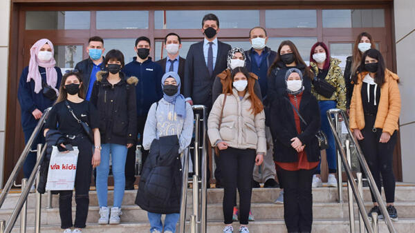 12 kişi yeni işinde iş başı yapacak