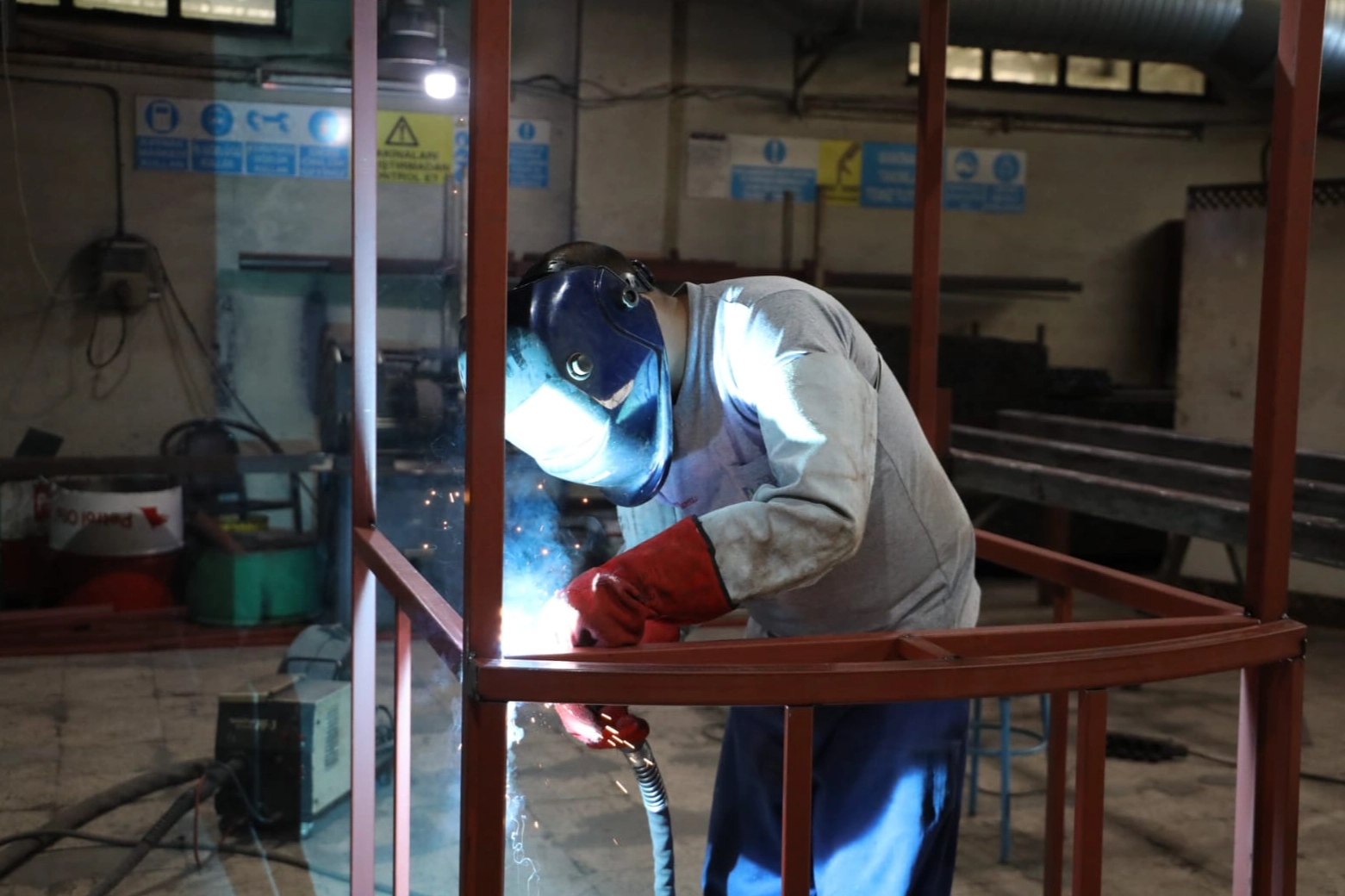 İzmit Belediyesi Atölyeleri Fabrika Gibi Üretmeye Devam Ediyor