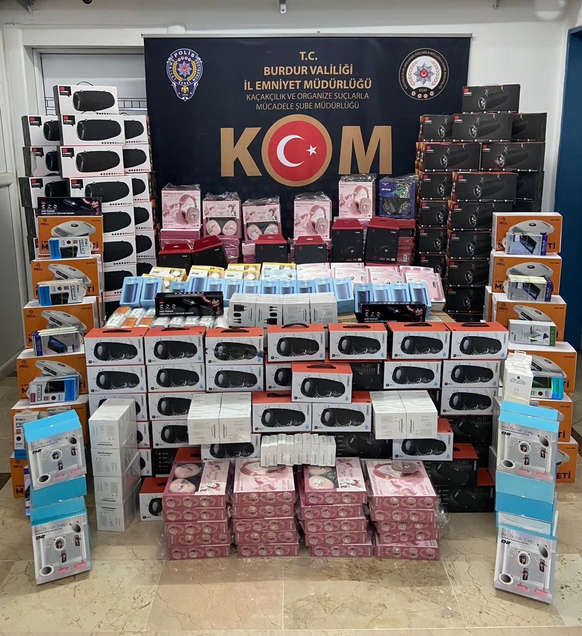 Burdur’da 8 Binin Üzerinde Kaçak Ürün Ele Geçirildi