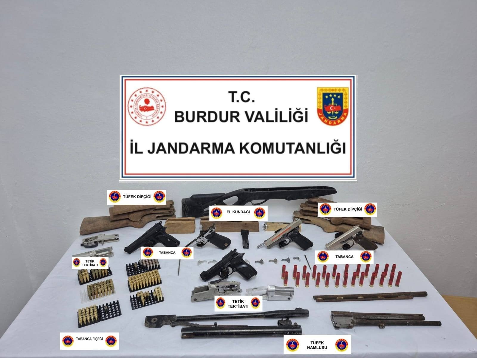 Burdur’da şahıslardan adeta cephane çıktı