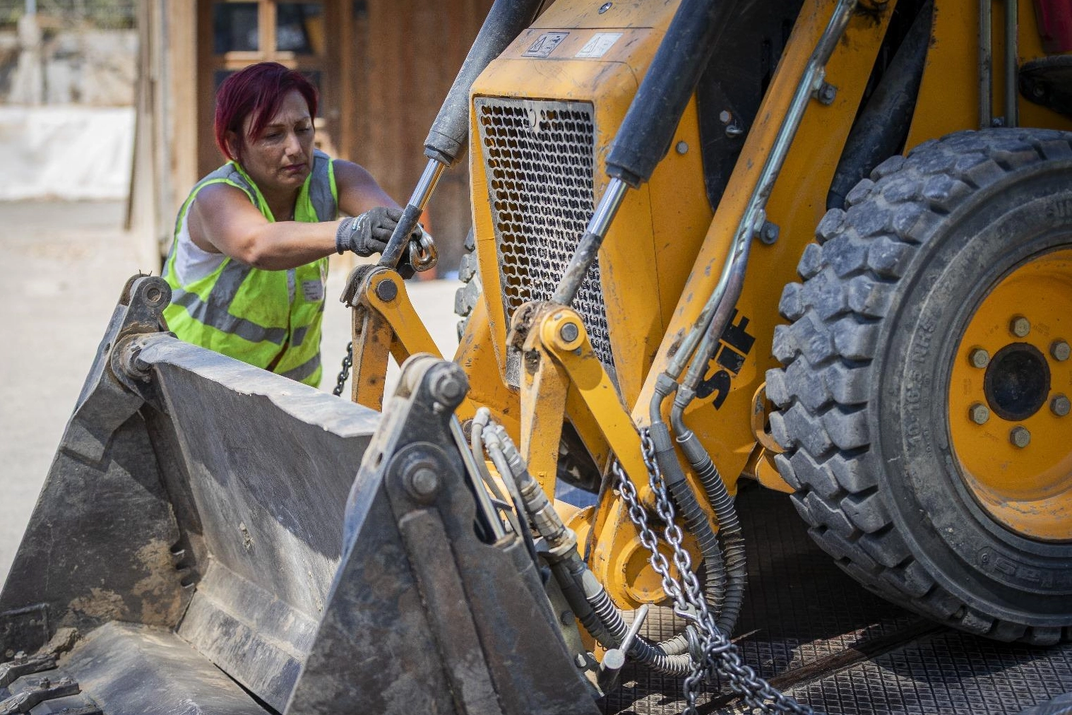 Kadın Çekici Operatörü Tabuları Yıktı