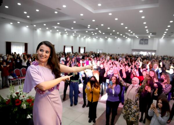 Burdur’da kadınlar doyasıya eğlendi