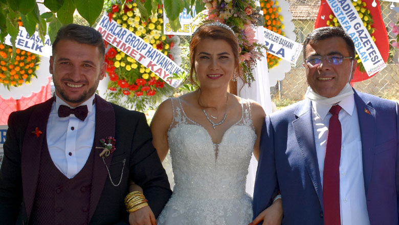 Başkan Kamil Özcan’ın kızı Mihriban evlendi